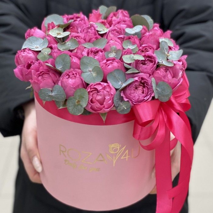 Вишнёвая Джульетта с эвкалиптом в коробке